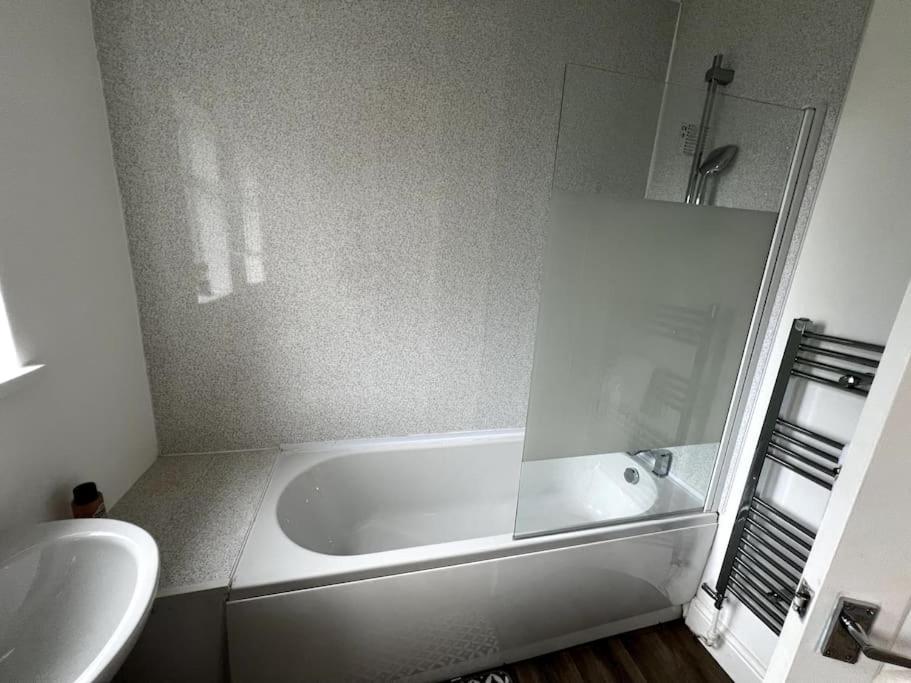 Numero Venti Aparthouse Wifi Parking Hot Tub Нюкасъл ъпон Тайн Екстериор снимка