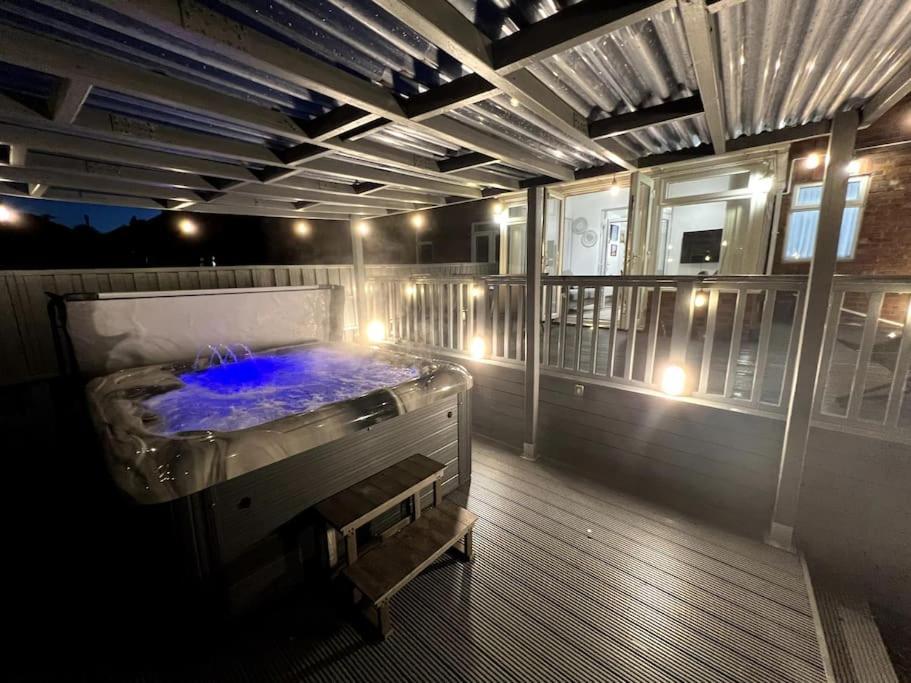 Numero Venti Aparthouse Wifi Parking Hot Tub Нюкасъл ъпон Тайн Екстериор снимка